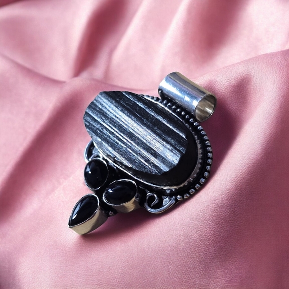 Black Raw Tourmaline & Onyx Pendant Necklace Handmade 925 Sterling Silver Plated - Picture 5 of 9